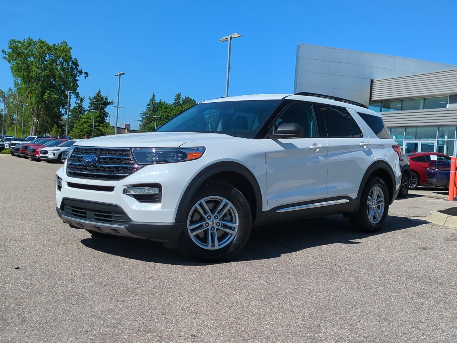 2023 Ford Explorer XLT 4WD's photo
