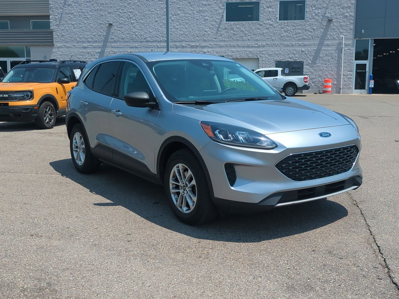 Used 2022 Ford Escape SE with VIN 1FMCU9G63NUB23173 for sale in Waterford, MI