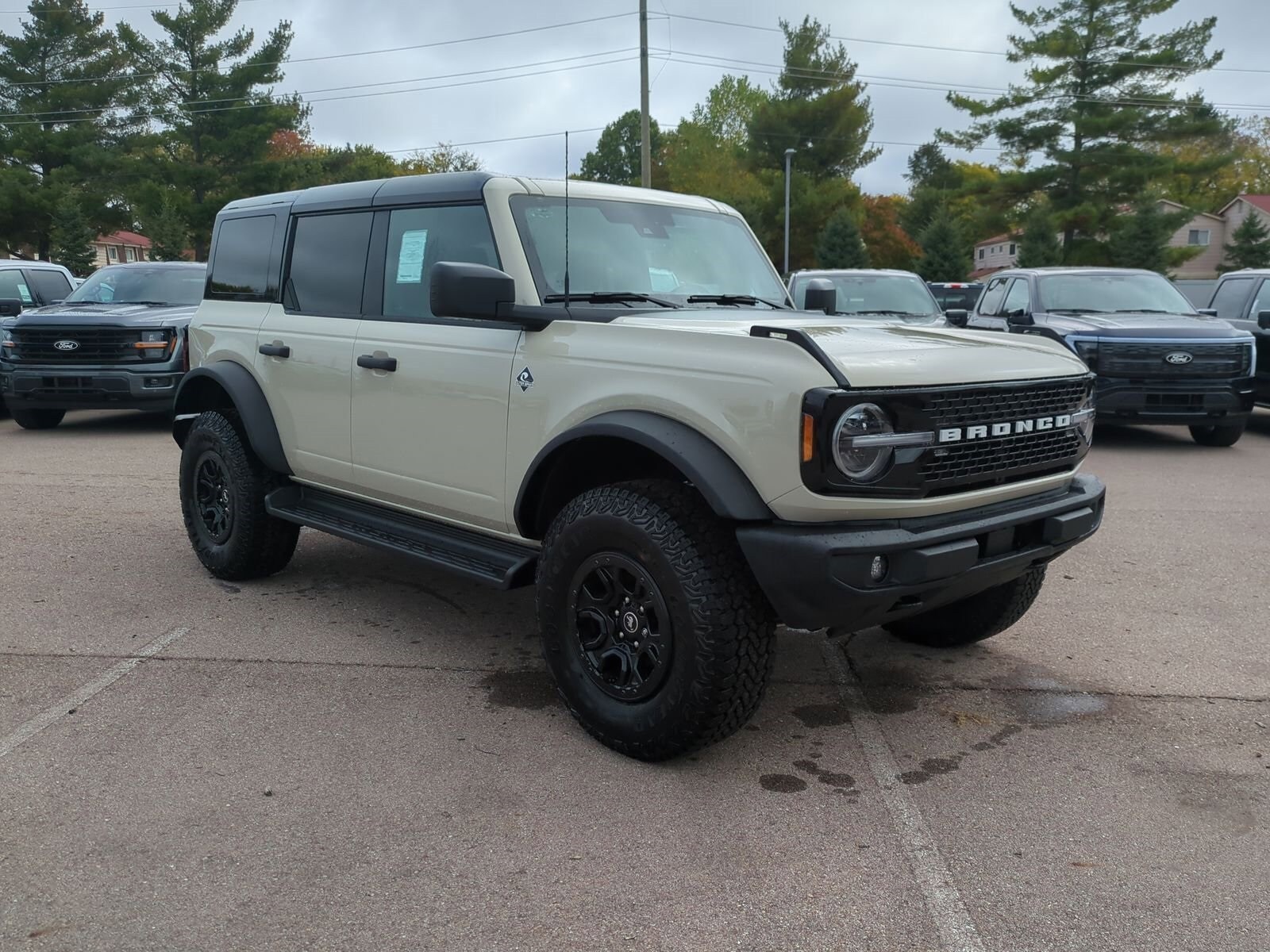 2025 Ford Bronco Outer Banks photo 2