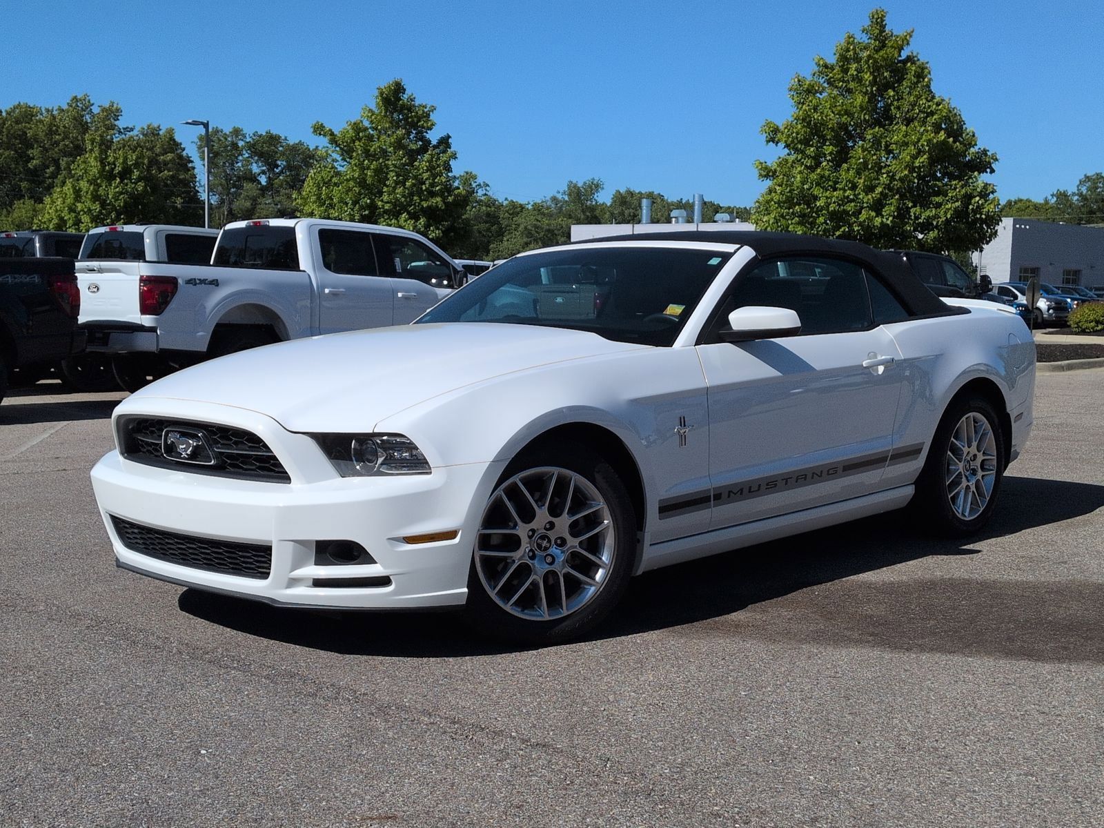 2013 Ford Mustang V6 Premium's photo