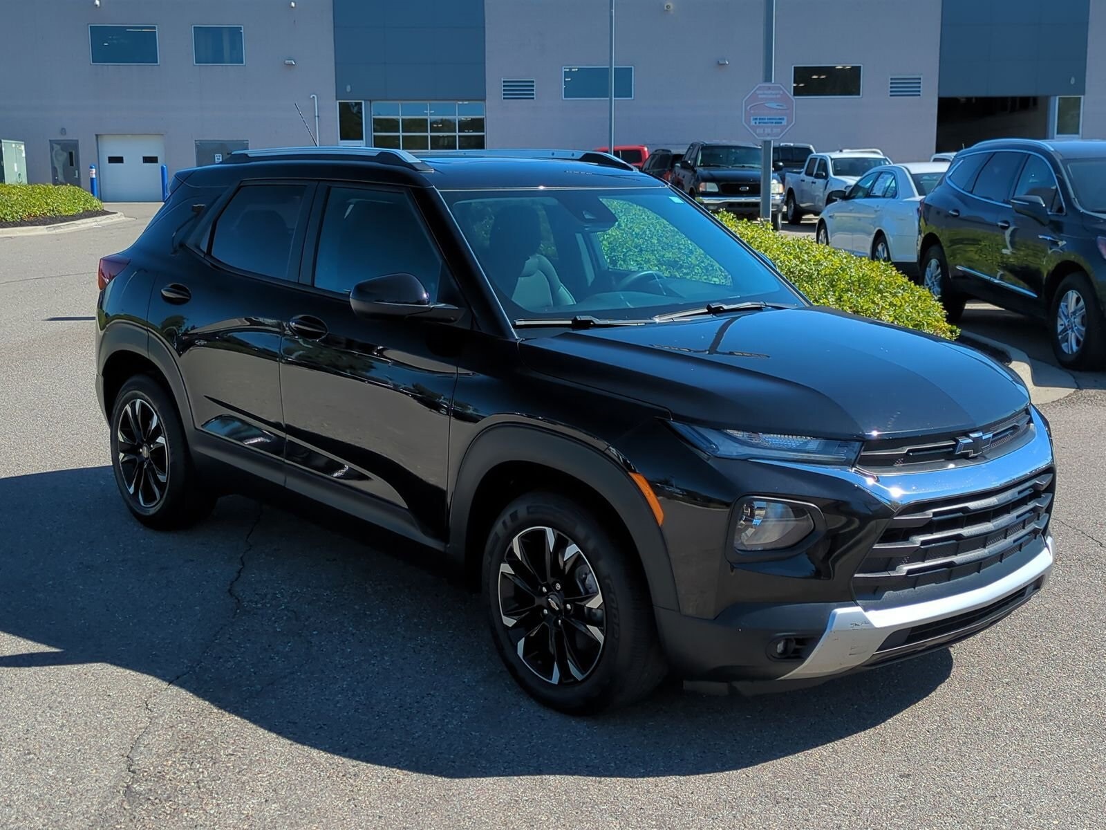 2021 Chevrolet Trailblazer LT photo 2
