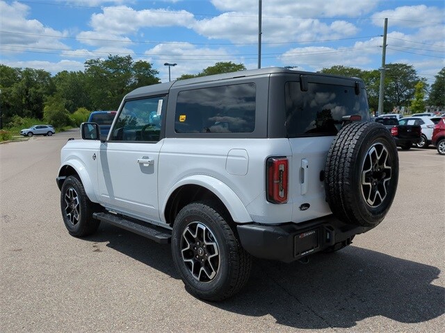 2023 Ford Bronco Outer Banks photo 3