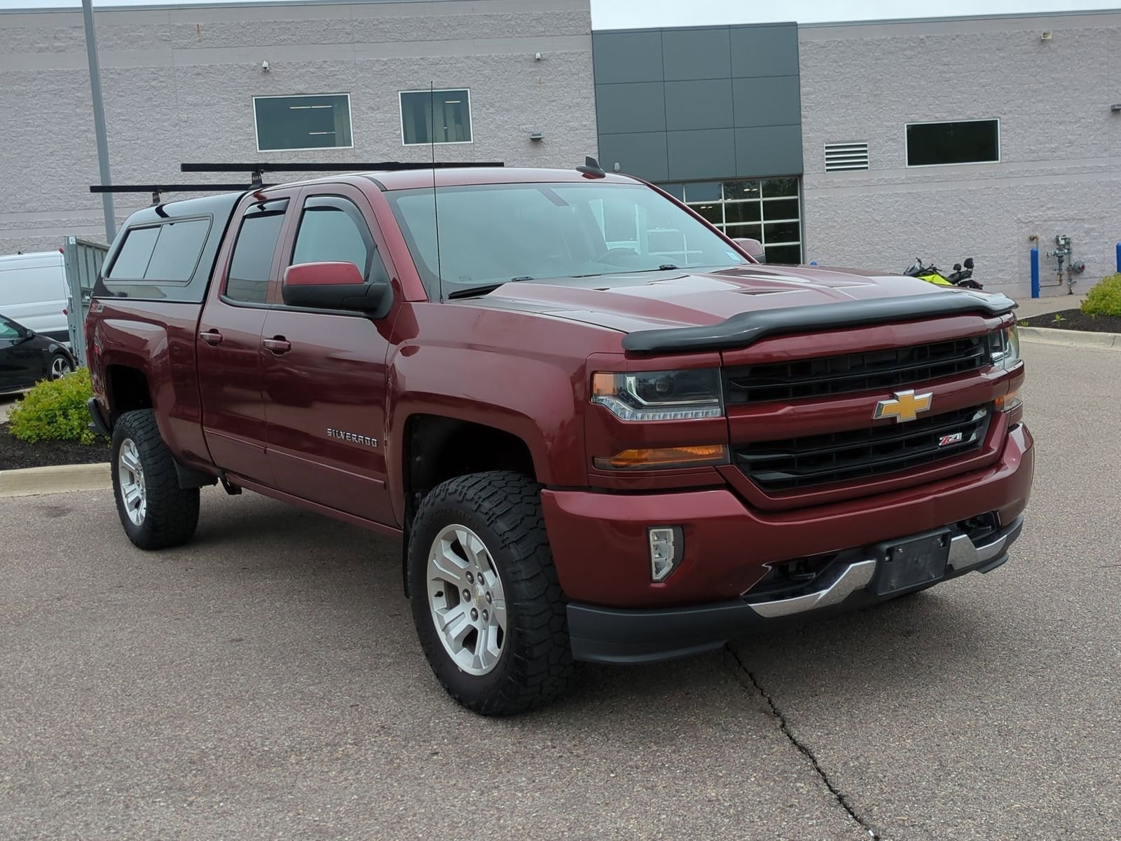 Used 2017 Chevrolet Silverado 1500 LT Z71 with VIN 1GCVKREC1HZ295169 for sale in Waterford, MI