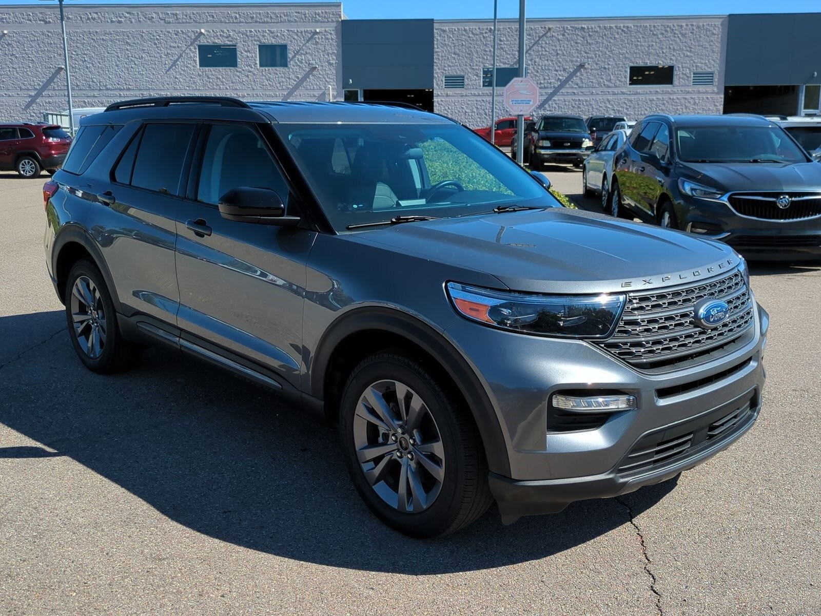 2022 Ford Explorer XLT photo 2