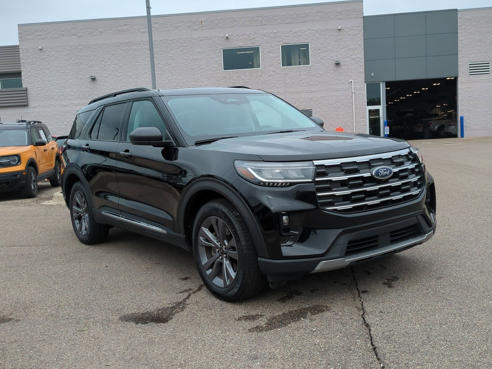 Used 2025 Ford Explorer Active with VIN 1FMUK8DH3SGA20727 for sale in Waterford, MI