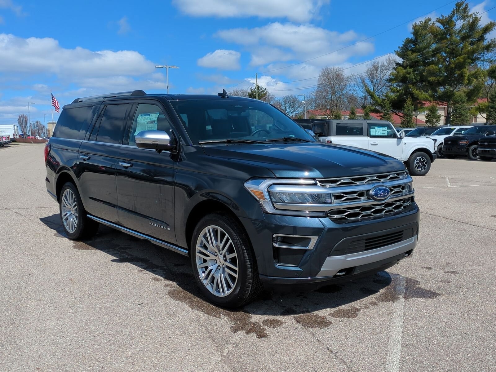 2024 Ford Expedition MAX Platinum photo 2