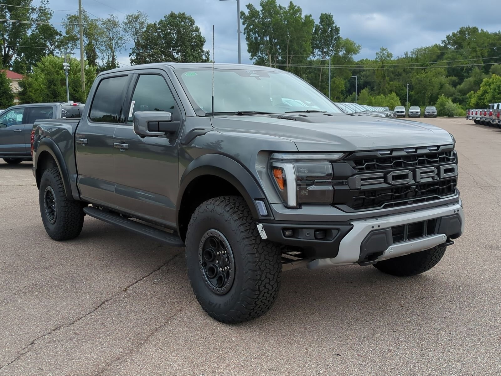 2025 Ford F-150 Raptor photo 2