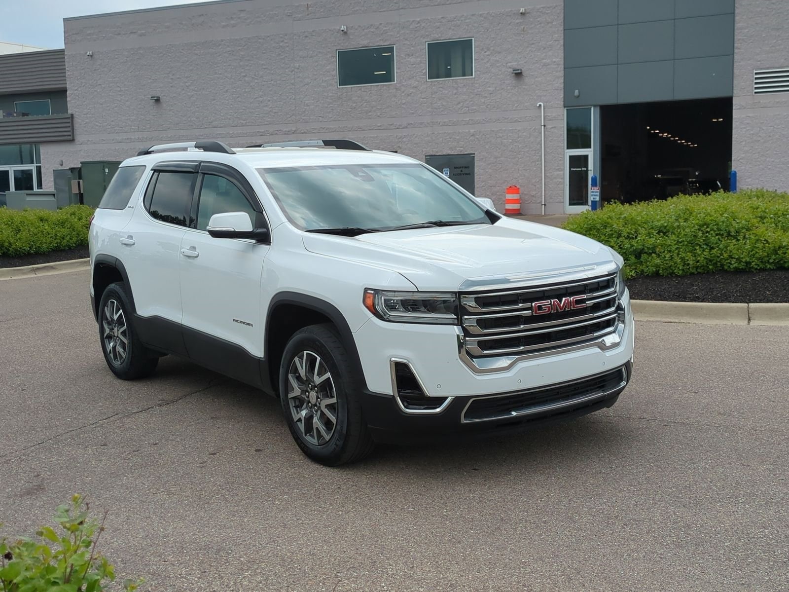 Used 2022 GMC Acadia SLE with VIN 1GKKNKL48NZ128739 for sale in Waterford, MI