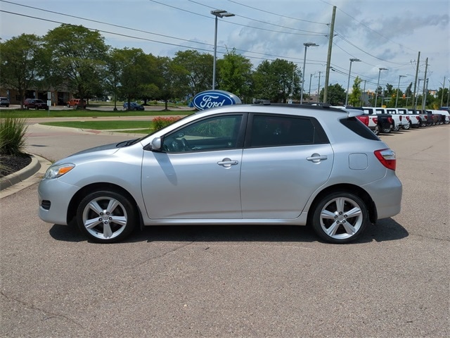 Used 2009 Toyota Matrix S with VIN 2T1LE40E59C002427 for sale in Waterford, MI