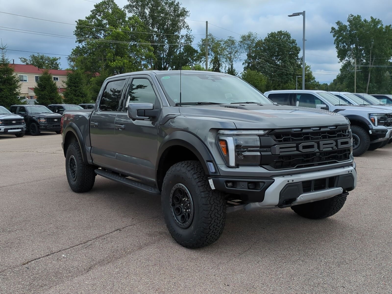 2025 Ford F-150 Raptor photo 2