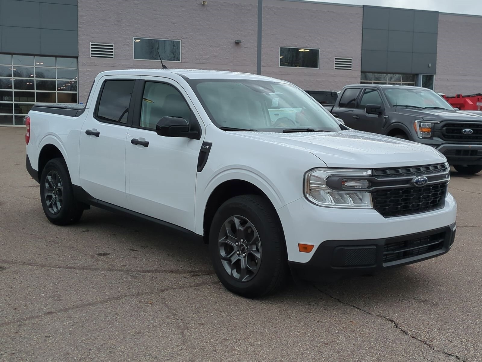 2024 Ford Maverick XLT photo 2