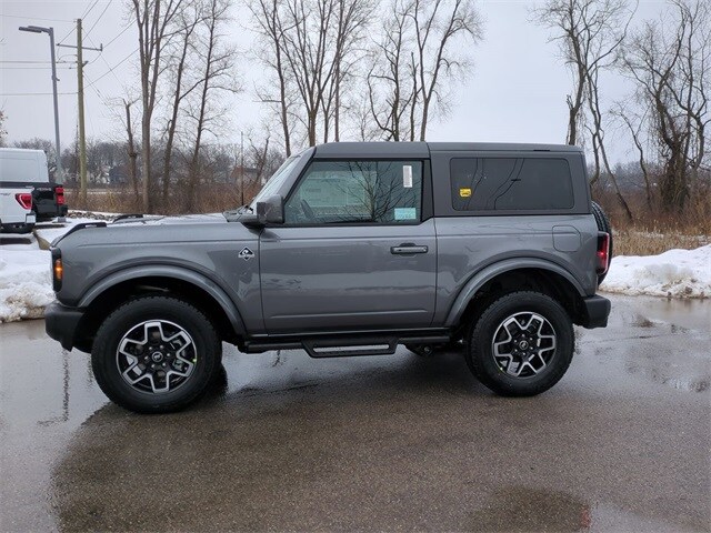 2023 Ford Bronco Outer Banks photo 2