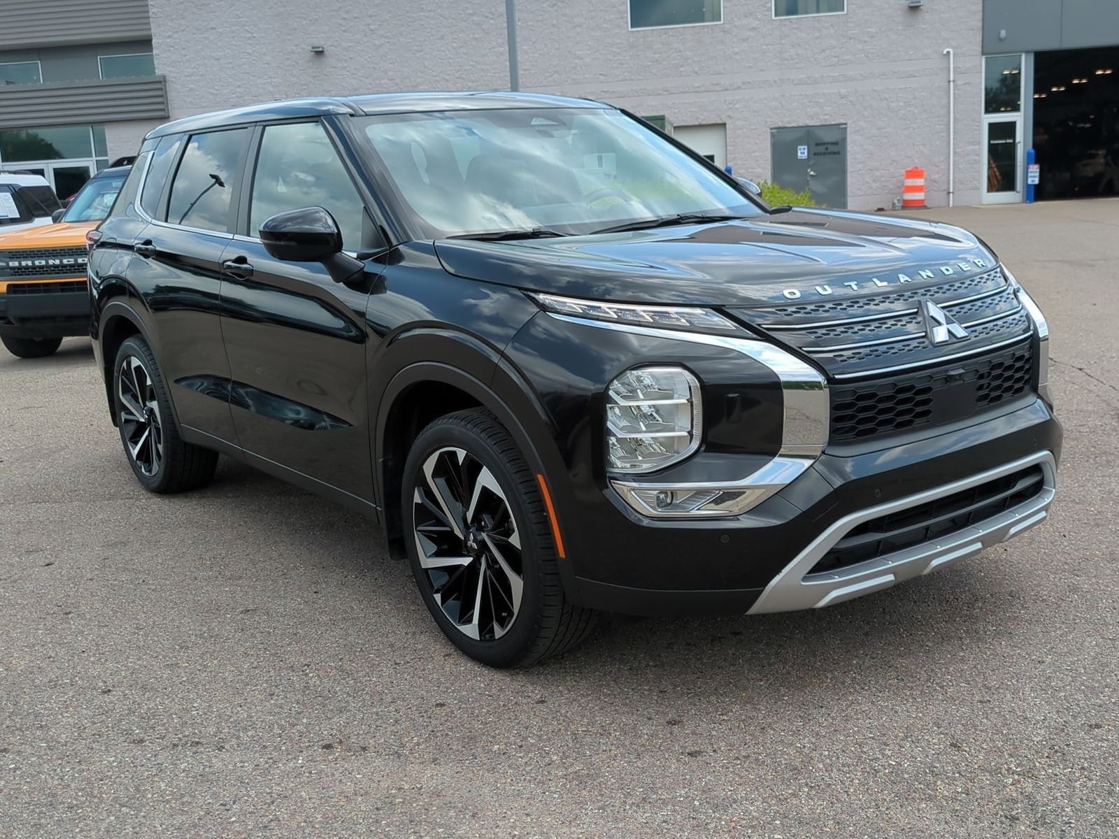 Used 2023 Mitsubishi Outlander SE with VIN JA4J4UA85PZ050218 for sale in Waterford, MI