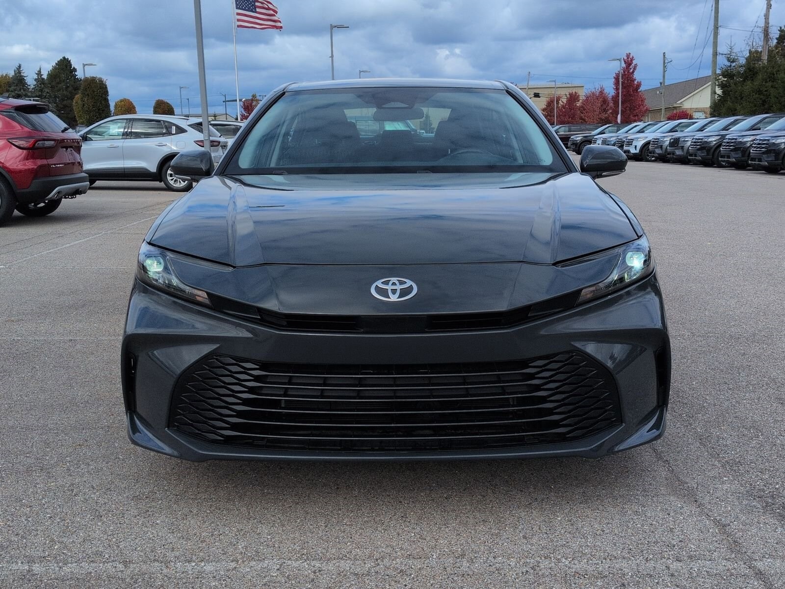 2025 Toyota Camry LE Hybrid photo 3