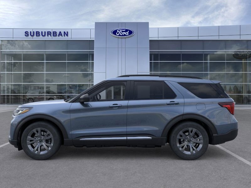 2025 Ford Explorer photo 2