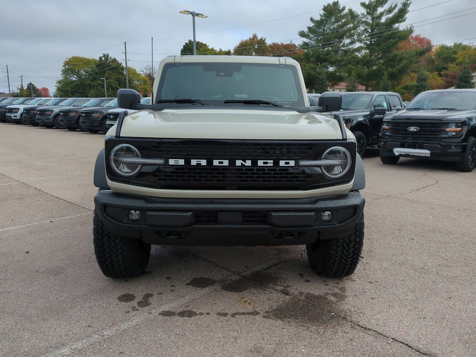 2025 Ford Bronco Outer Banks photo 3