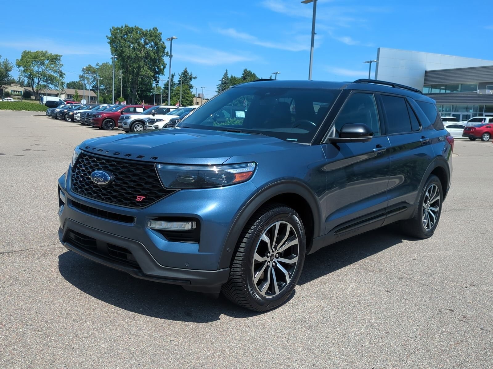 2020 Ford Explorer ST photo 3