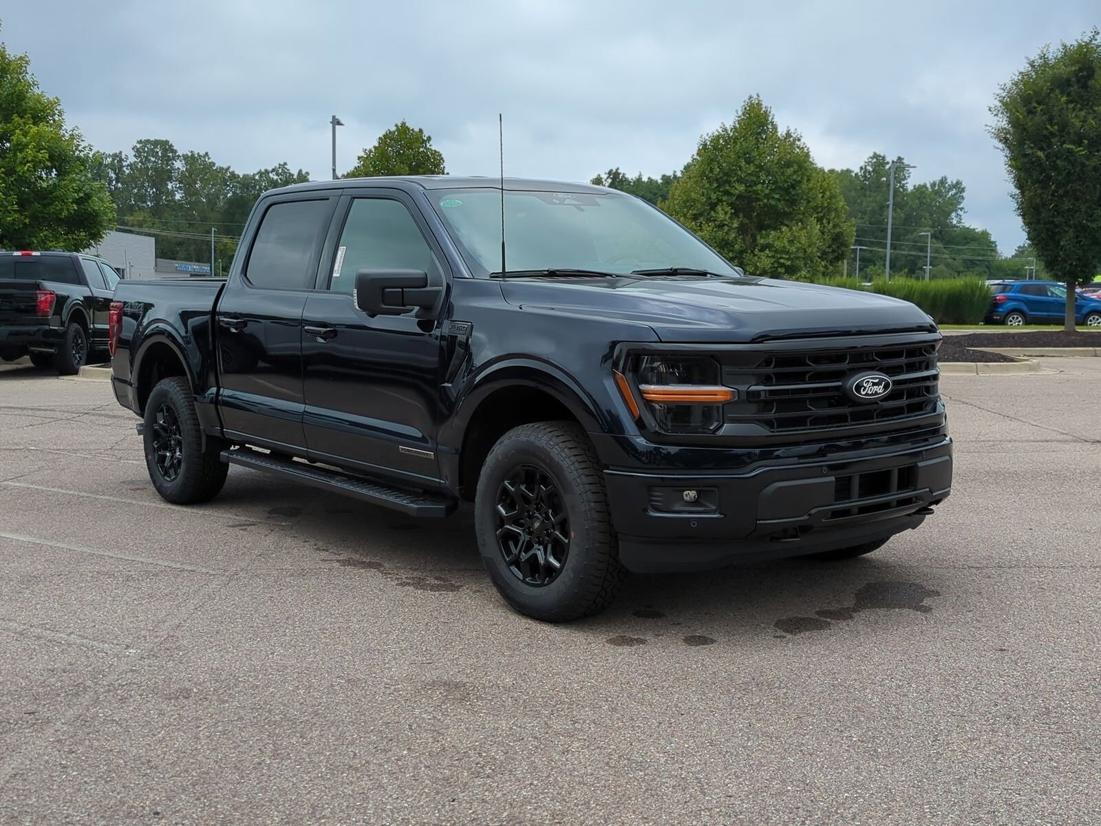 2025 Ford F-150 XLT photo 2