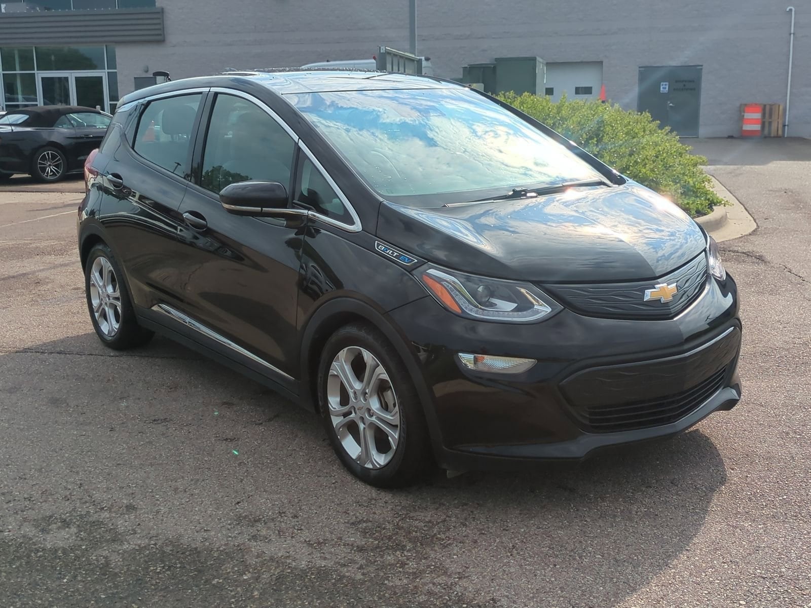 Used 2020 Chevrolet Bolt EV LT with VIN 1G1FY6S00L4144835 for sale in Waterford Township, MI