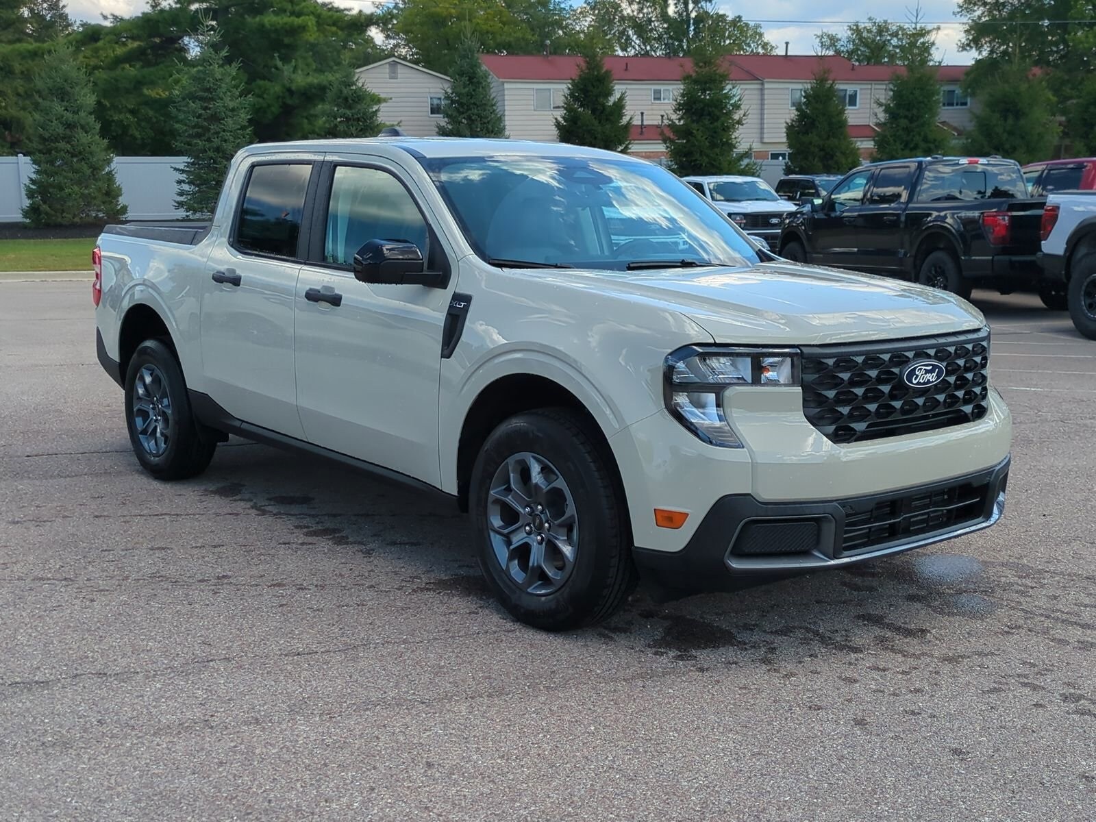 2025 Ford Maverick XLT photo 2