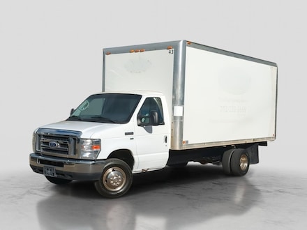 Used 2016 Ford E-450SD Base Cab/Chassis Waterford, MI