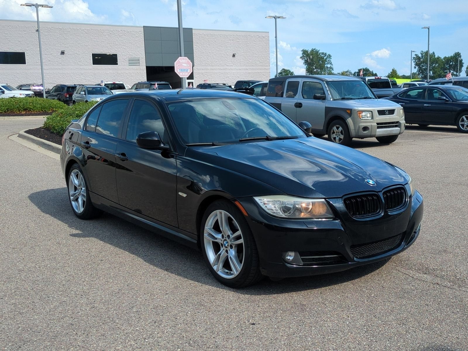 Used 2009 BMW 3 Series 328xi with VIN WBAPK73519A456599 for sale in Waterford Township, MI