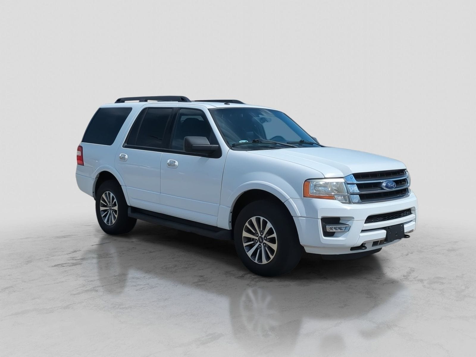 Used 2017 Ford Expedition XLT with VIN 1FMJU1JT5HEA26286 for sale in Waterford Township, MI