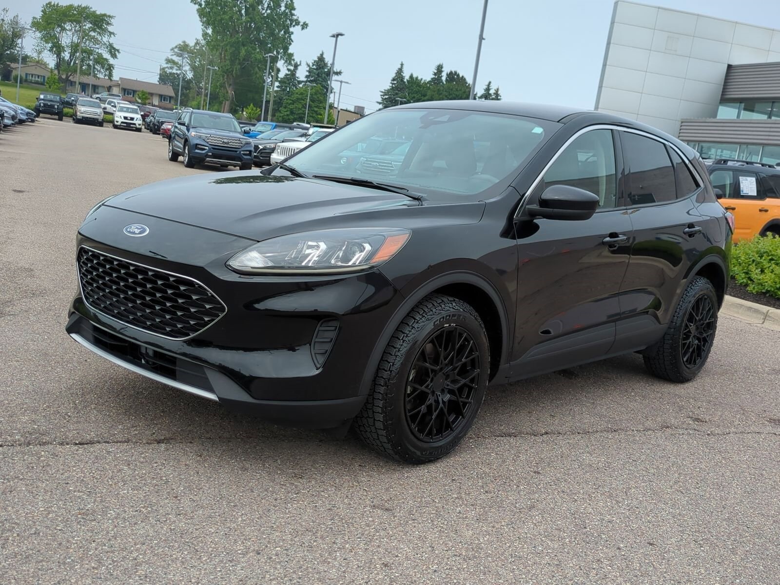 2020 Ford Escape SE photo 3