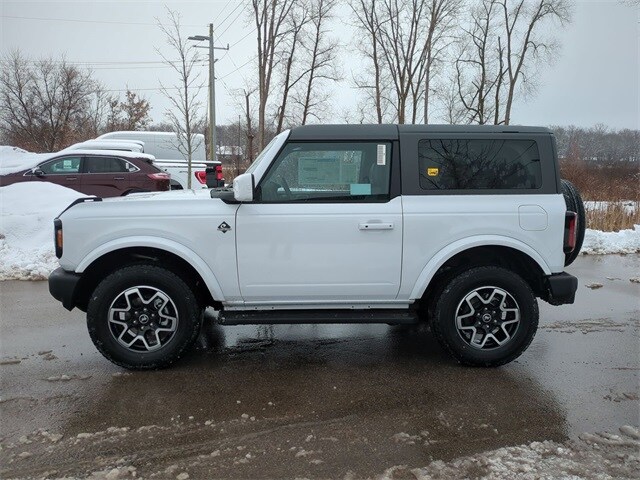 2023 Ford Bronco Outer Banks photo 2