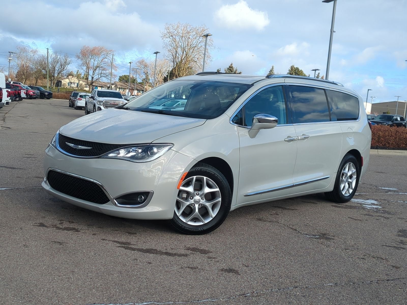 2020 Chrysler Pacifica Limited's photo