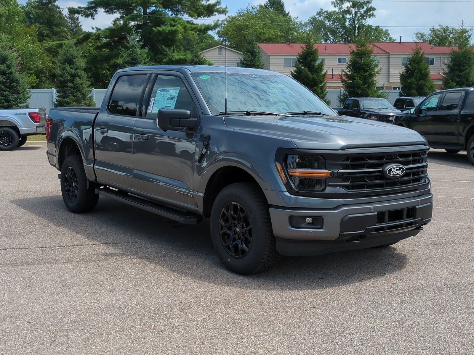 2025 Ford F-150 XLT photo 2