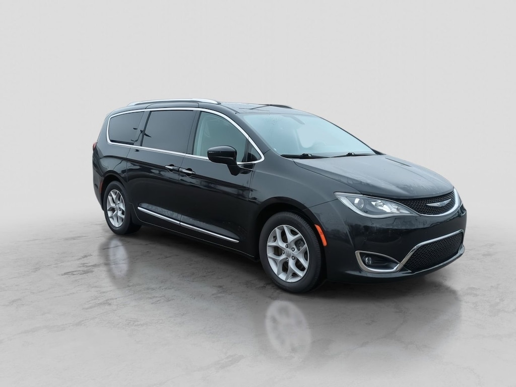 Used 2018 Chrysler Pacifica Touring L Plus Minivan/Van