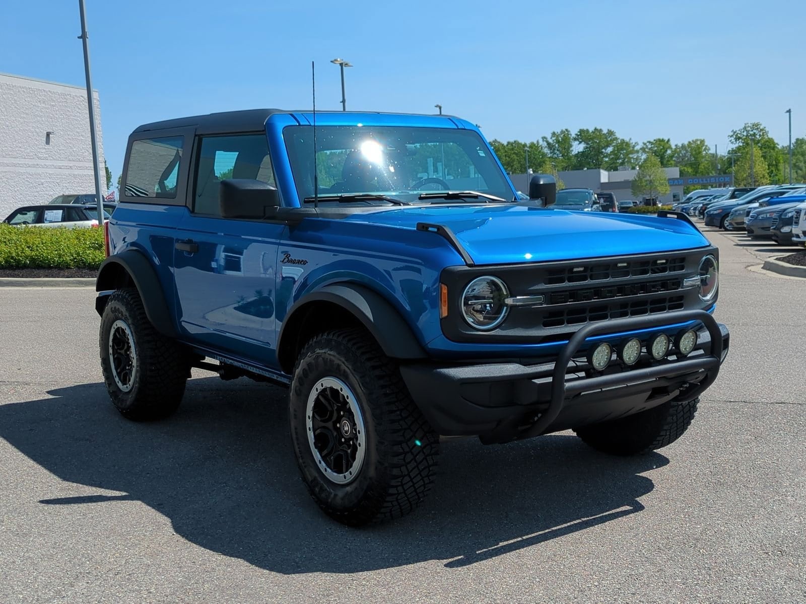 Used 2022 Ford Bronco 2-Door Base with VIN 1FMDE5CH2NLB81671 for sale in Waterford, MI