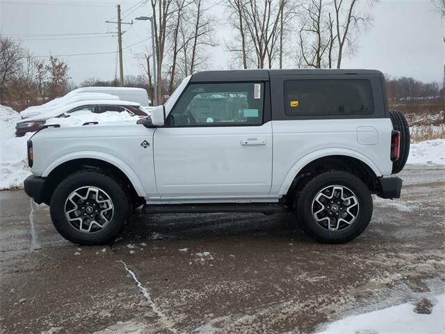 2023 Ford Bronco Outer Banks photo 2