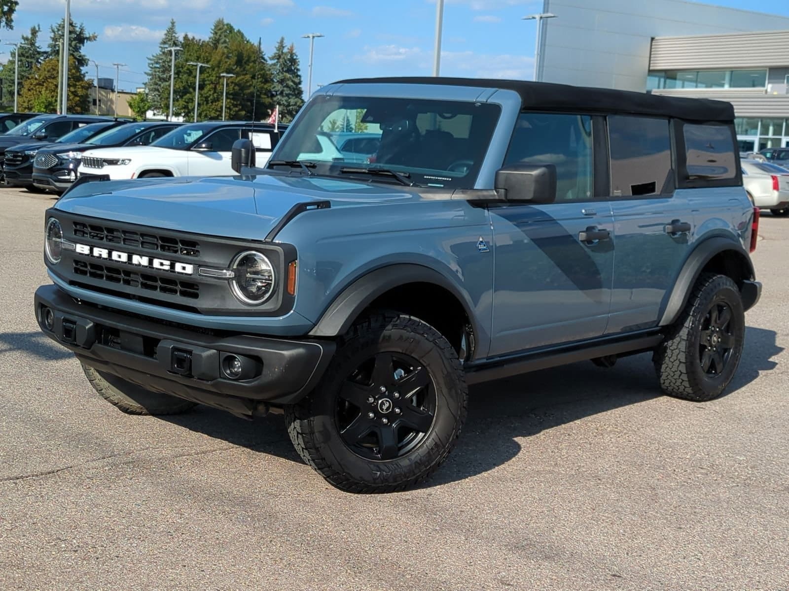 2023 Ford Bronco 4-Door Black Diamond's photo