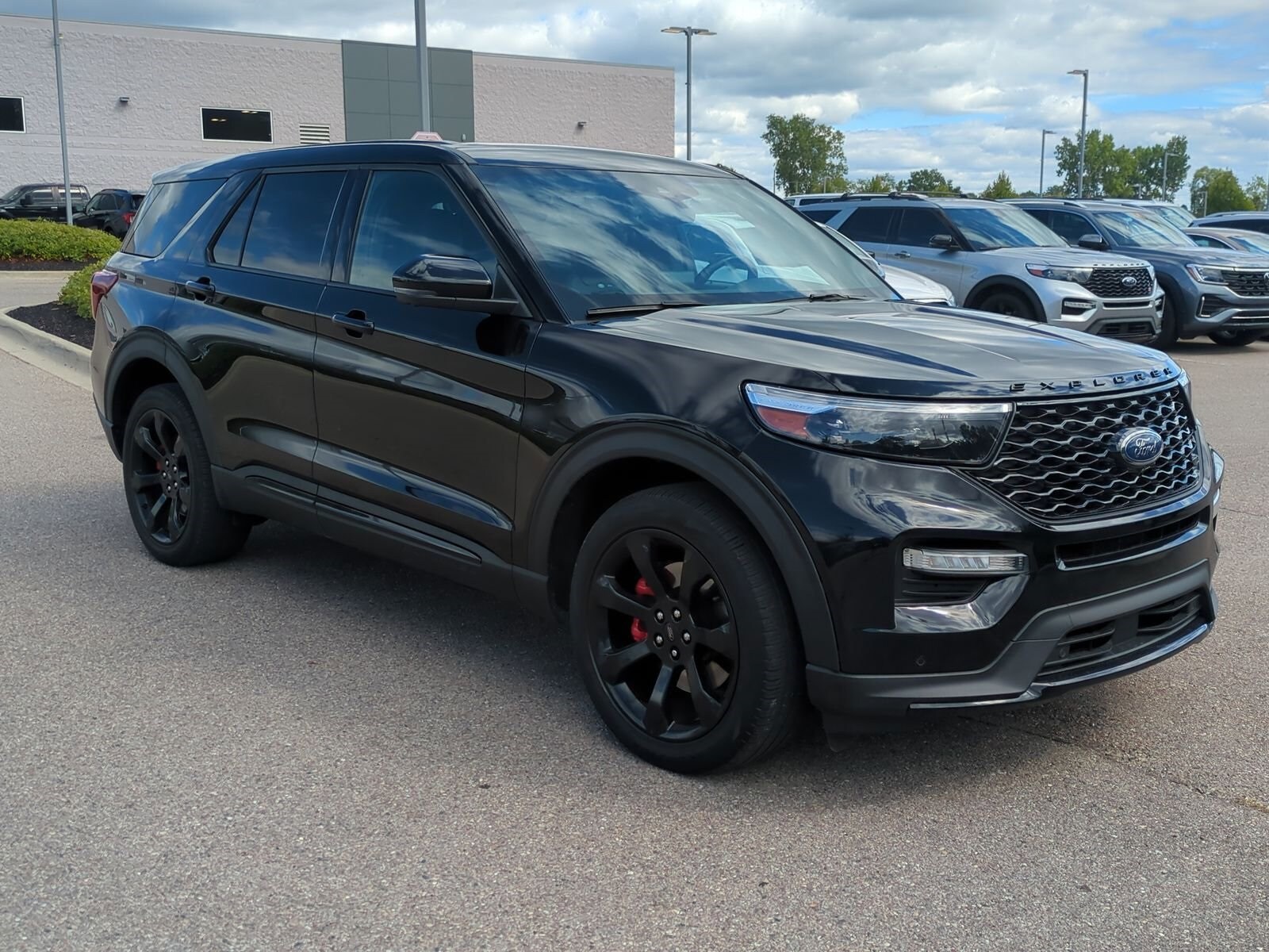 2022 Ford Explorer ST photo 2