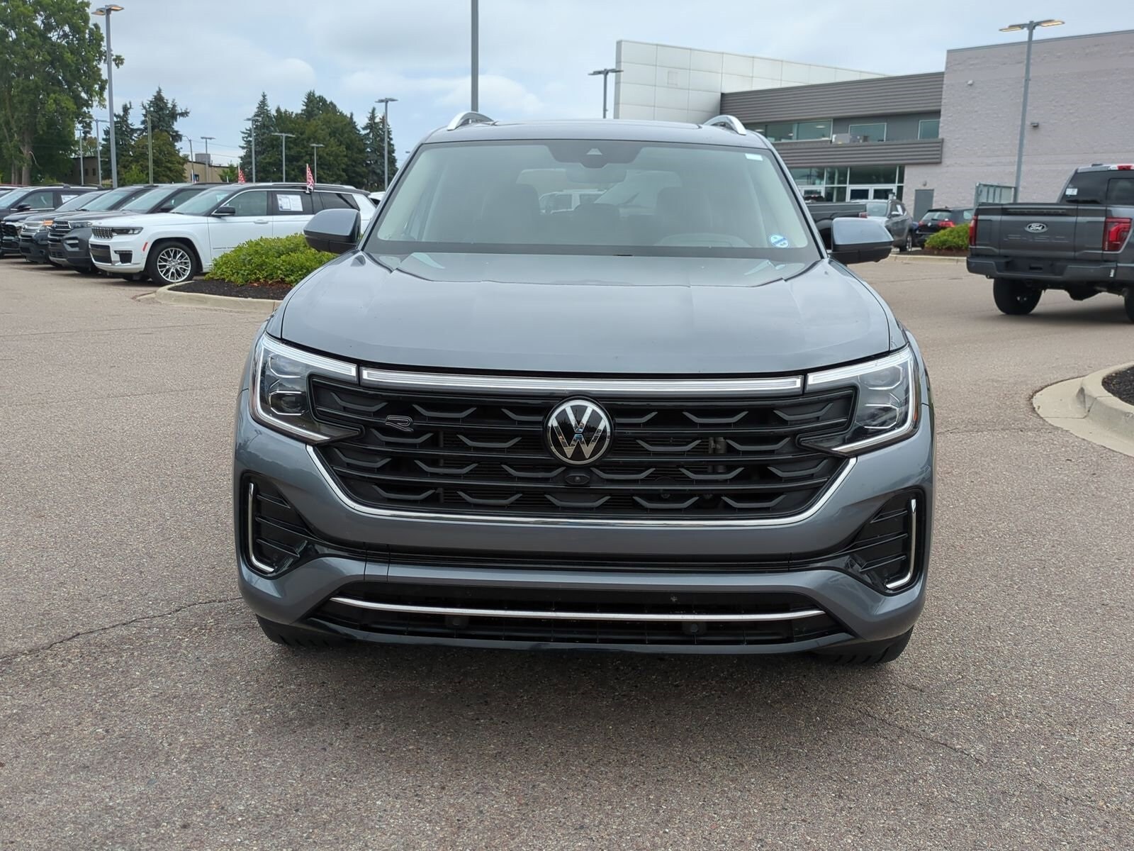 2024 Volkswagen Atlas SEL Premium R-Line photo 3