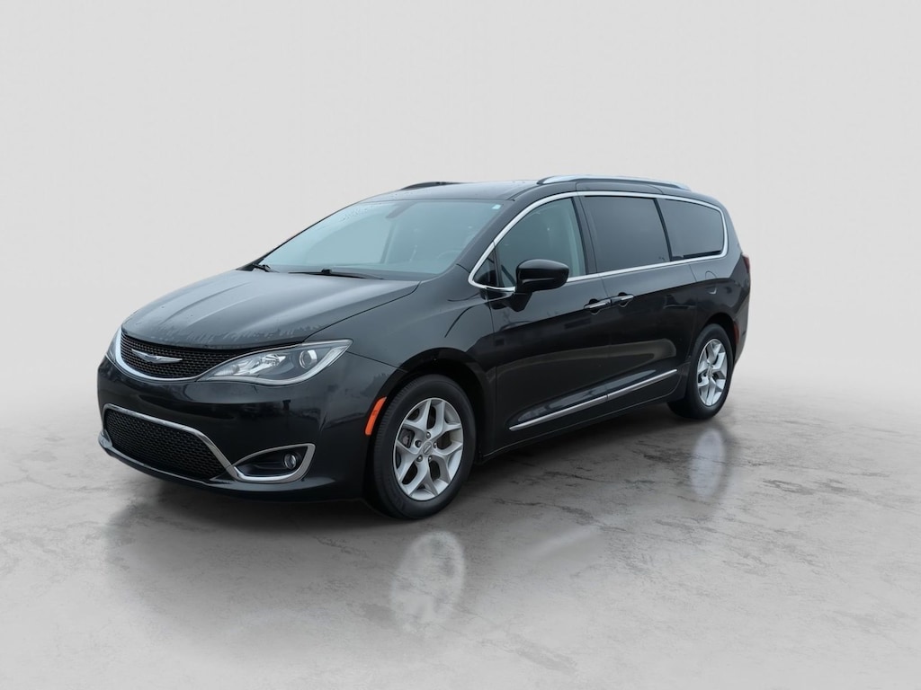 Used 2018 Chrysler Pacifica Touring L Plus Minivan/Van