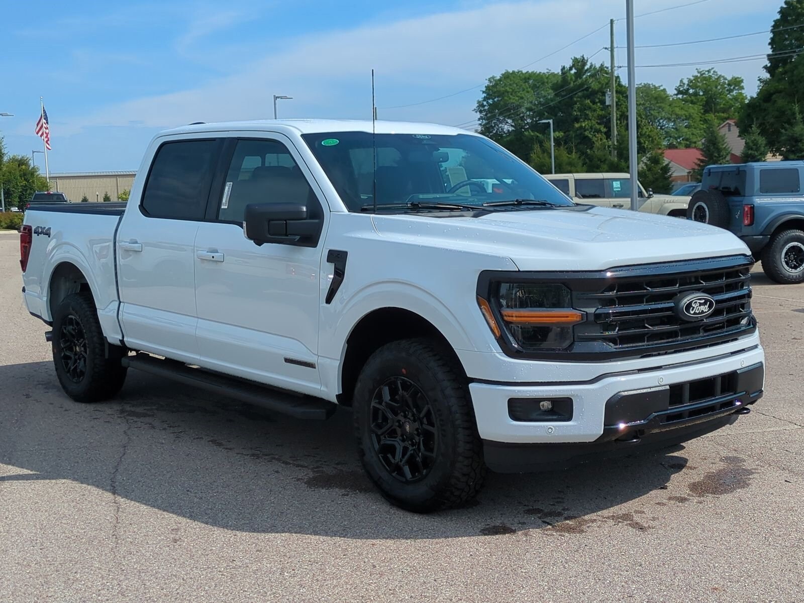 2025 Ford F-150 XLT photo 2