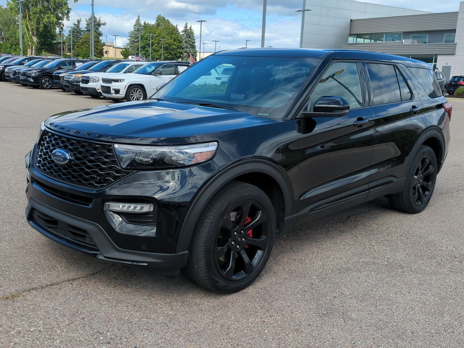 2022 Ford Explorer ST photo 2