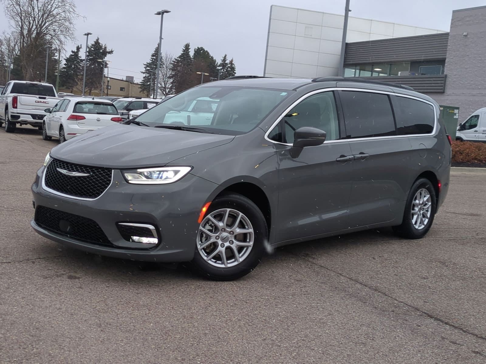 2022 Chrysler Pacifica Touring L's photo