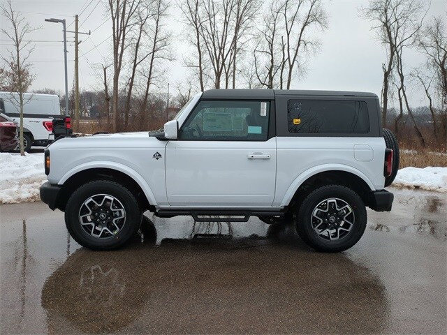 2023 Ford Bronco Outer Banks photo 2