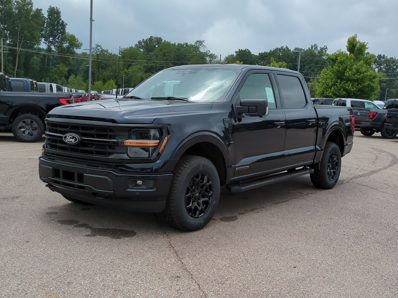 2025 Ford F-150 XLT photo 4