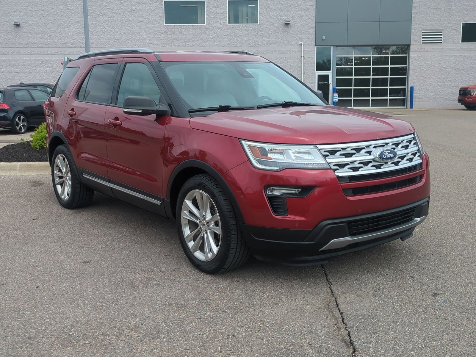 Used 2019 Ford Explorer XLT with VIN 1FM5K7D85KGA59365 for sale in Waterford, MI