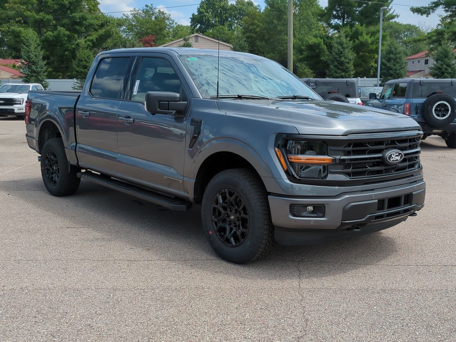 2025 Ford F-150 XLT photo 2