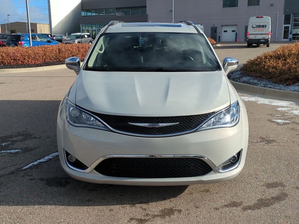Used 2020 Chrysler Pacifica Limited Minivan/Van