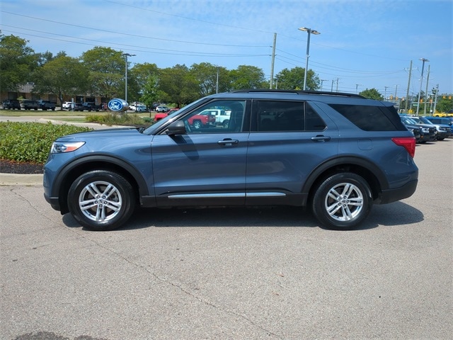 Used 2021 Ford Explorer XLT with VIN 1FMSK8DH3MGA80548 for sale in Waterford, MI