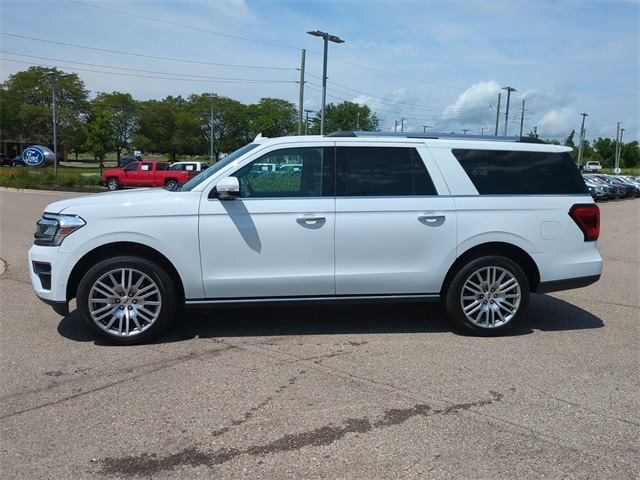 Used 2022 Ford Expedition Limited with VIN 1FMJK2AT0NEA07572 for sale in Waterford, MI