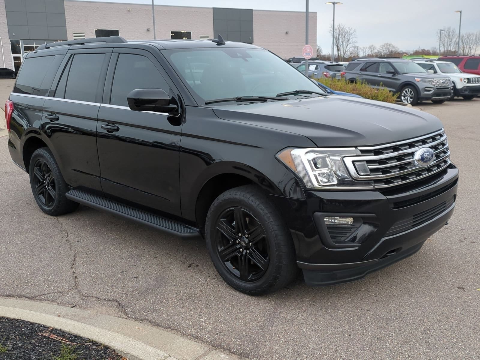 Used 2021 Ford Expedition XLT with VIN 1FMJU1JT8MEA83527 for sale in Waterford, MI