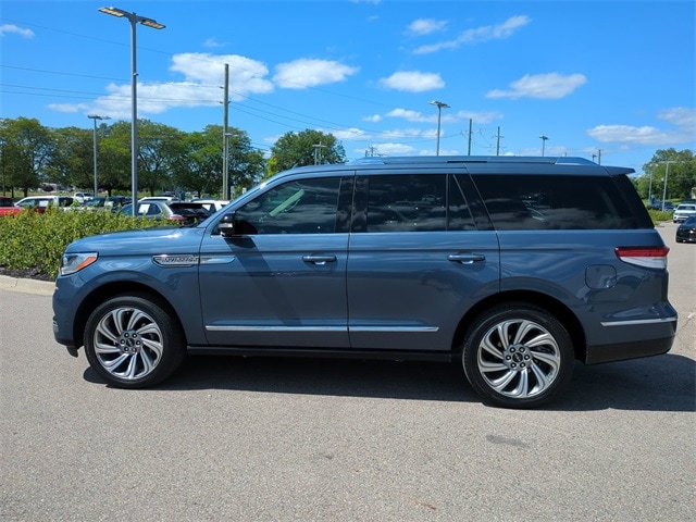 Used 2022 Lincoln Navigator Reserve with VIN 5LMJJ2LT8NEL07051 for sale in Waterford, MI